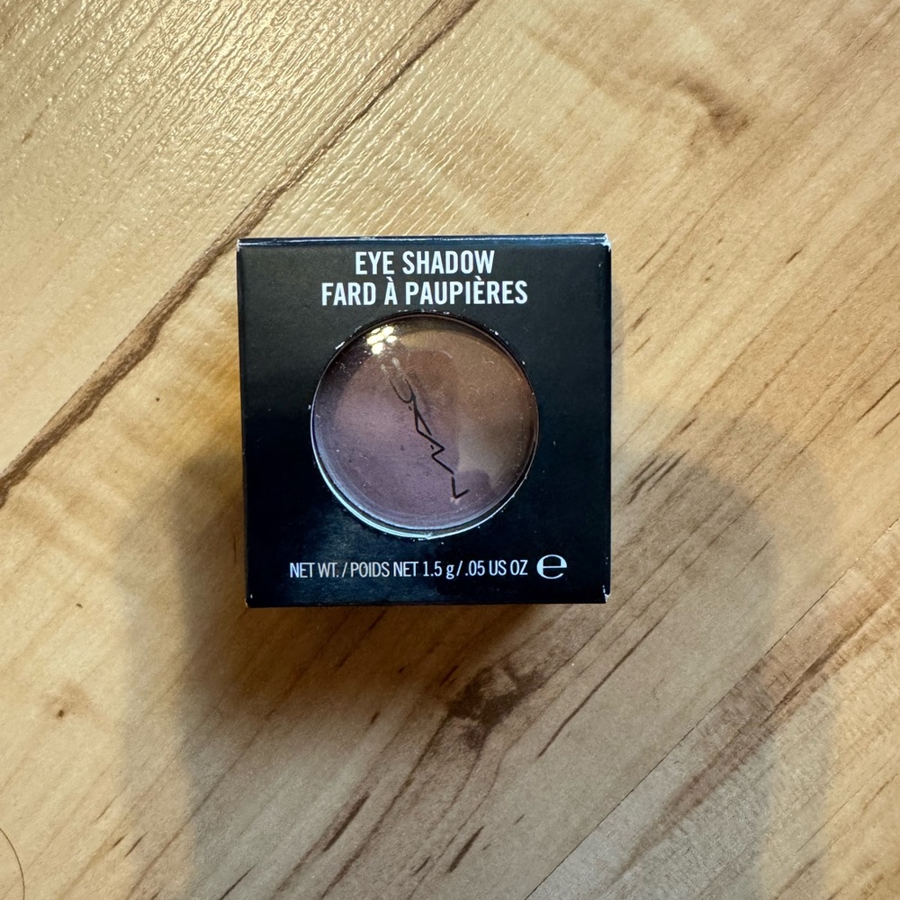 MAC Cosmetics warm toned mauve Eyeshadow Matte Finish in Haux - Picture 2 of 5